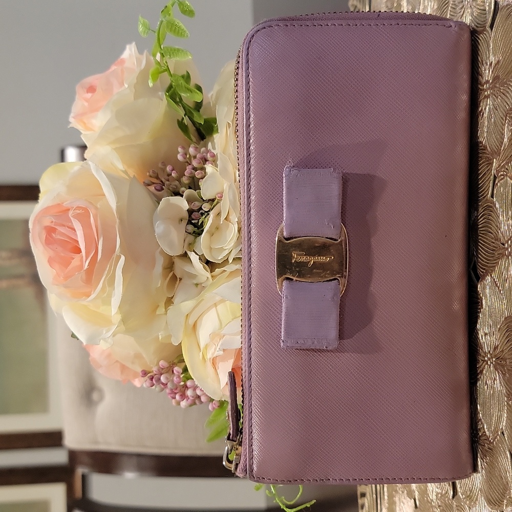 Authentic Salvatore Ferragamo zippy wallet